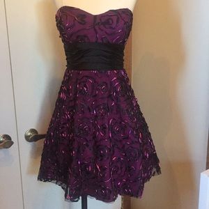 GREAT FOR PROM: Size 6 Xscape Mini Formal Dress